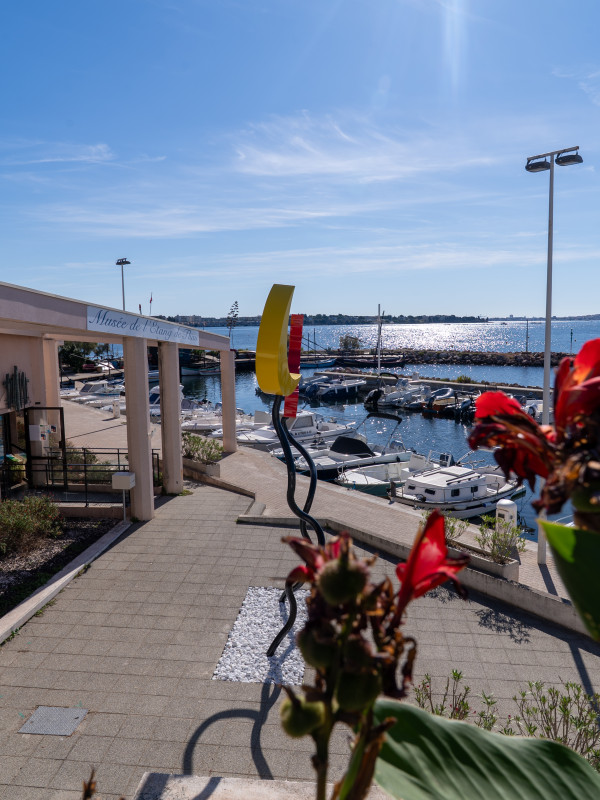 BAM_-_Reflets_nocturnes--Richard_Di_Rosa__Reflets_nocturnes__2025__Bouzigues__ADAGP_-_photo___Office_de_Tourisme_Archipel_de_Thau-35046