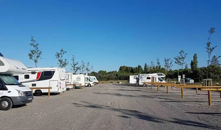aire-camping-car-park-mèze