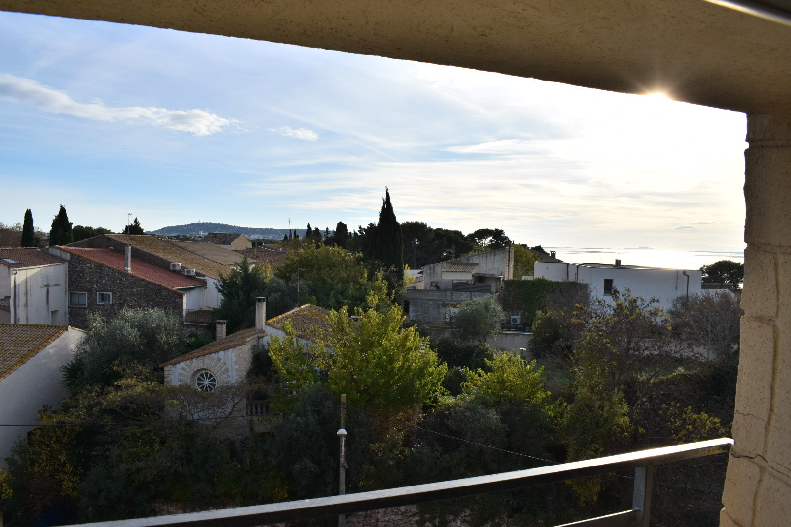 LOCATION BALARUC LE VIEUX PLACE DES 4 SEIGNEURS POLIS WILLIAM (3)