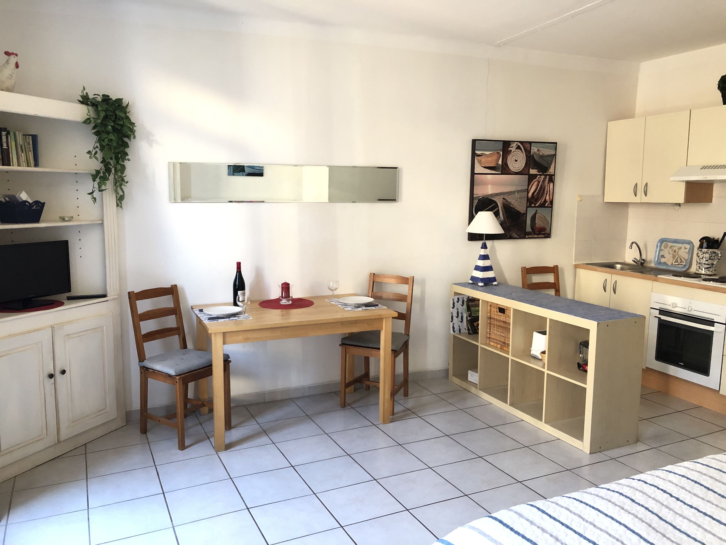 LOCATION MEZE STUDIO COTE RUE DES SALINS SCHIPHORST BARBARA (8)