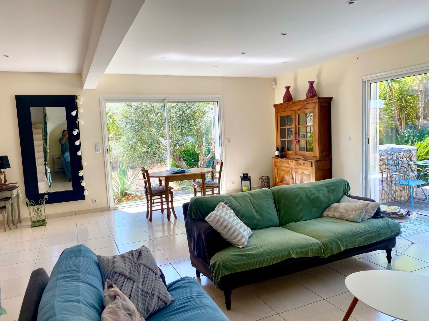 _lv_images__lot_0000000251_02_18207377