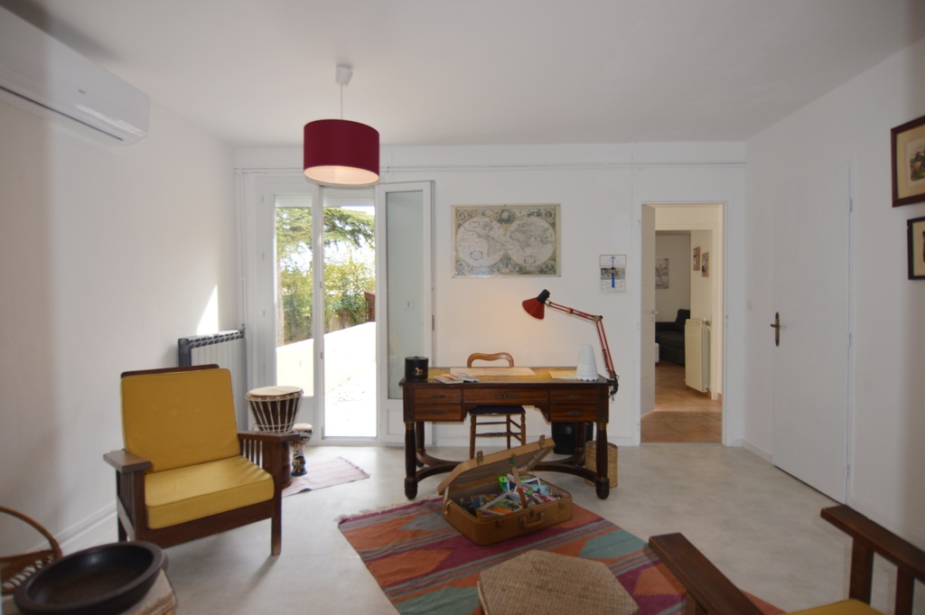 _lv_images__lot_0000000255_02_18207365