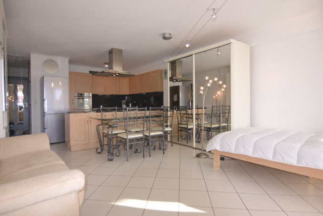 _lv_images__lot_0000000265_02_18528458