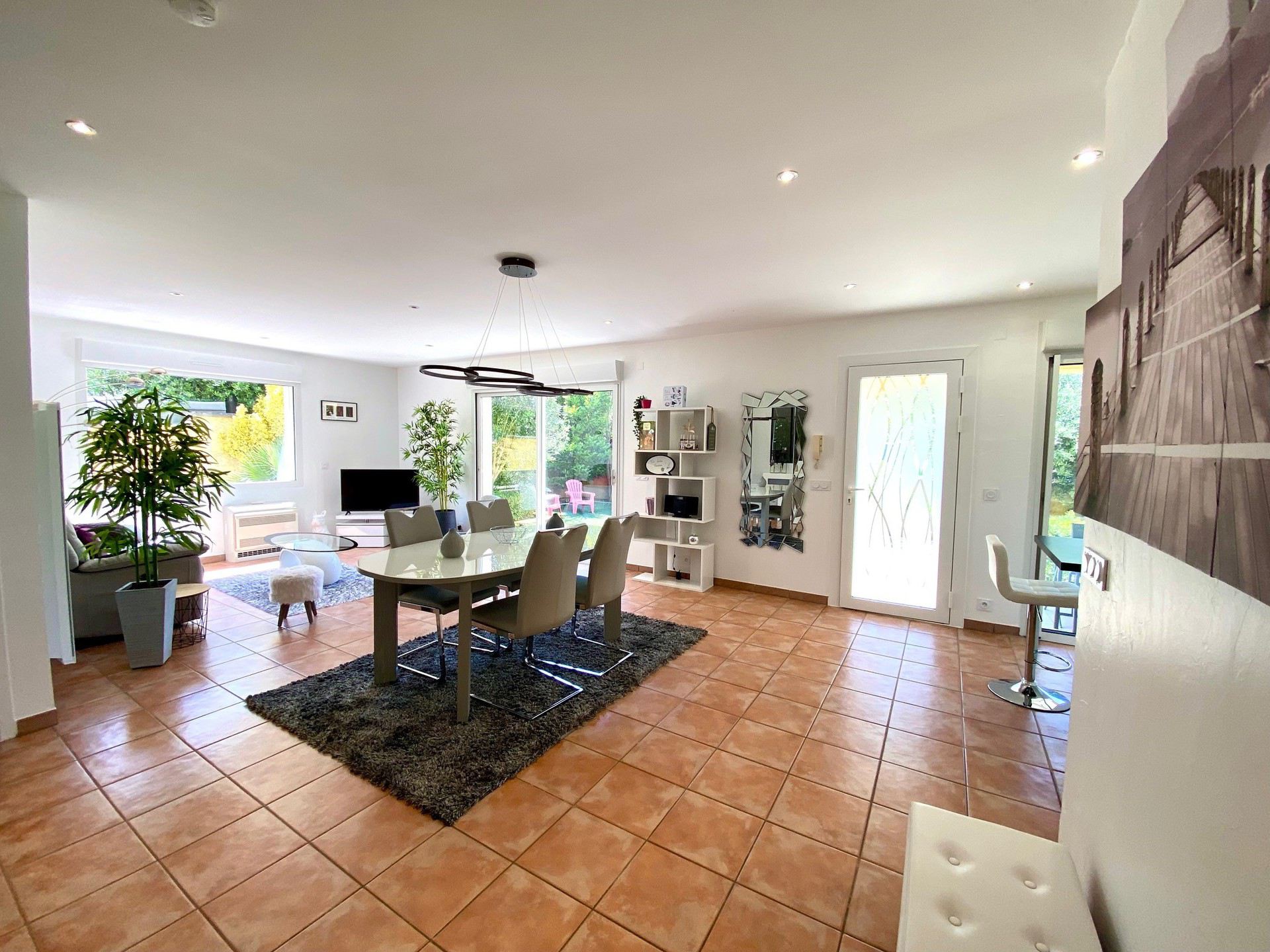 _lv_images__lot_0000000275_02_19191371