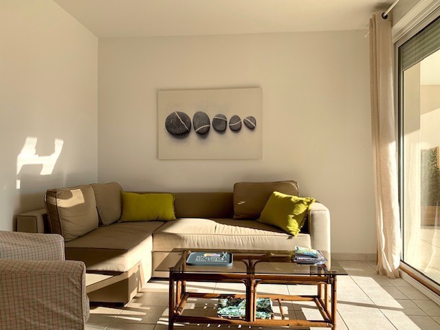 _lv_images__lot_0000000360_02_18528596