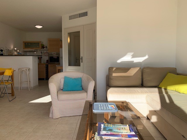 _lv_images__lot_0000000360_08_18855278