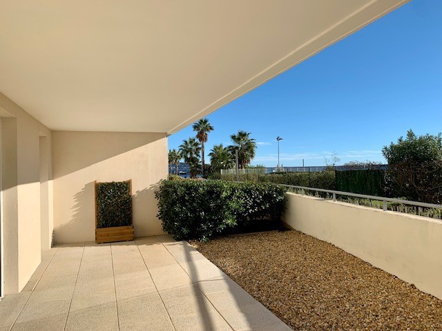 _lv_images__lot_0000000360_12_18855282