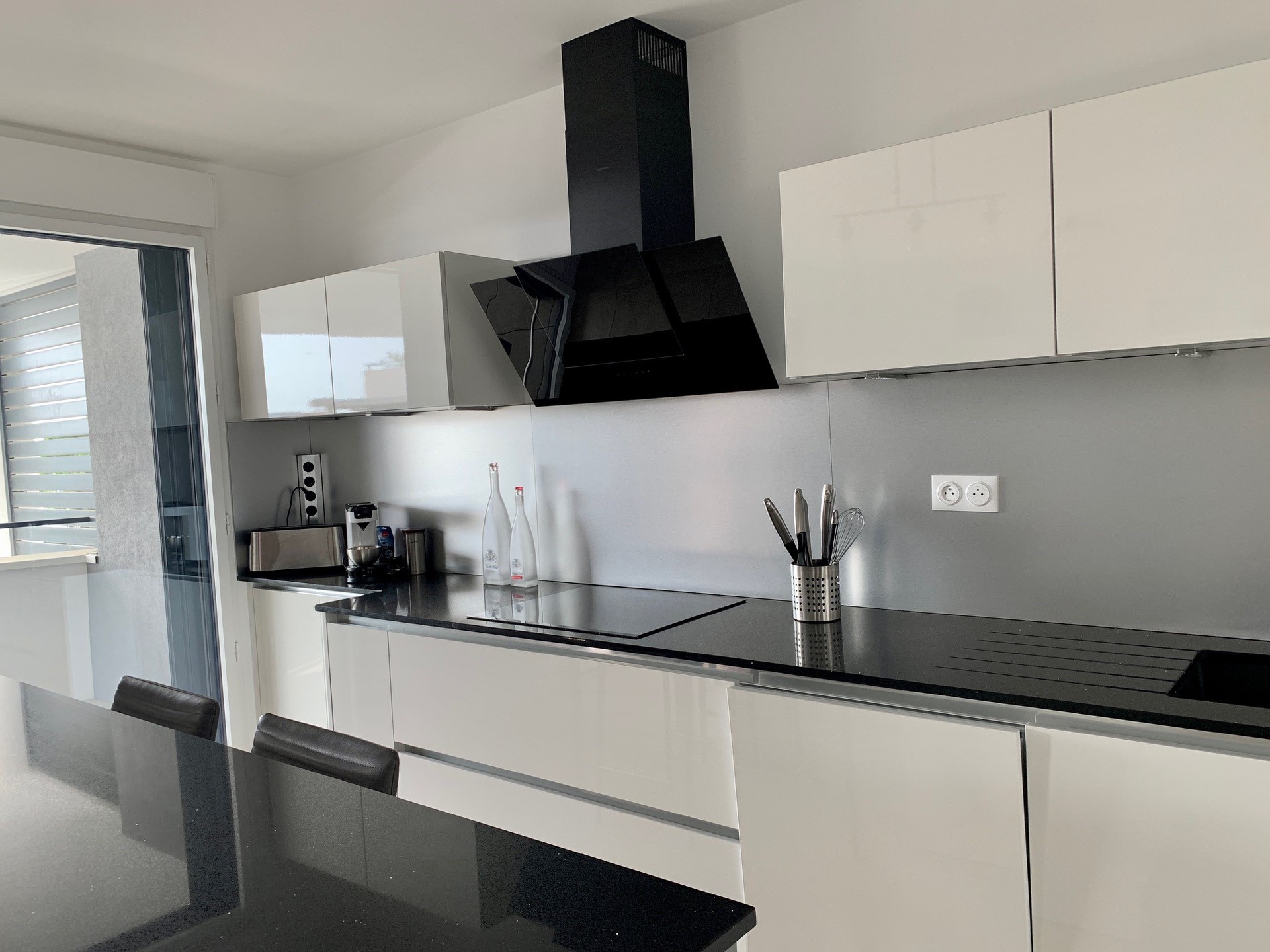 _lv_images__lot_0000000372_04_18528623