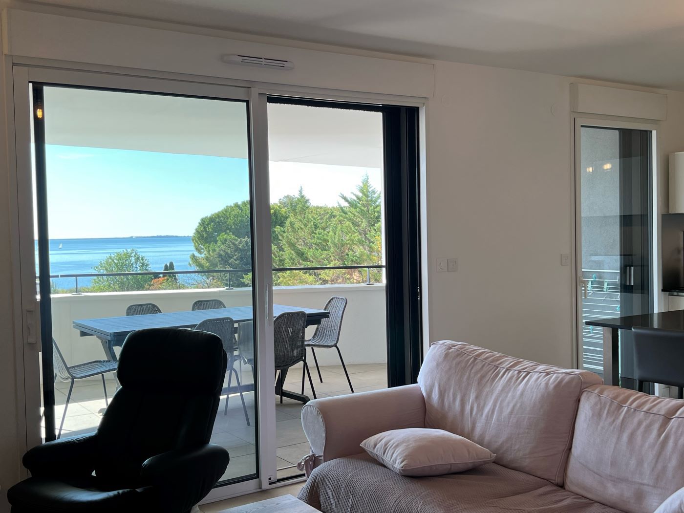 _lv_images__lot_0000000372_06_18207190