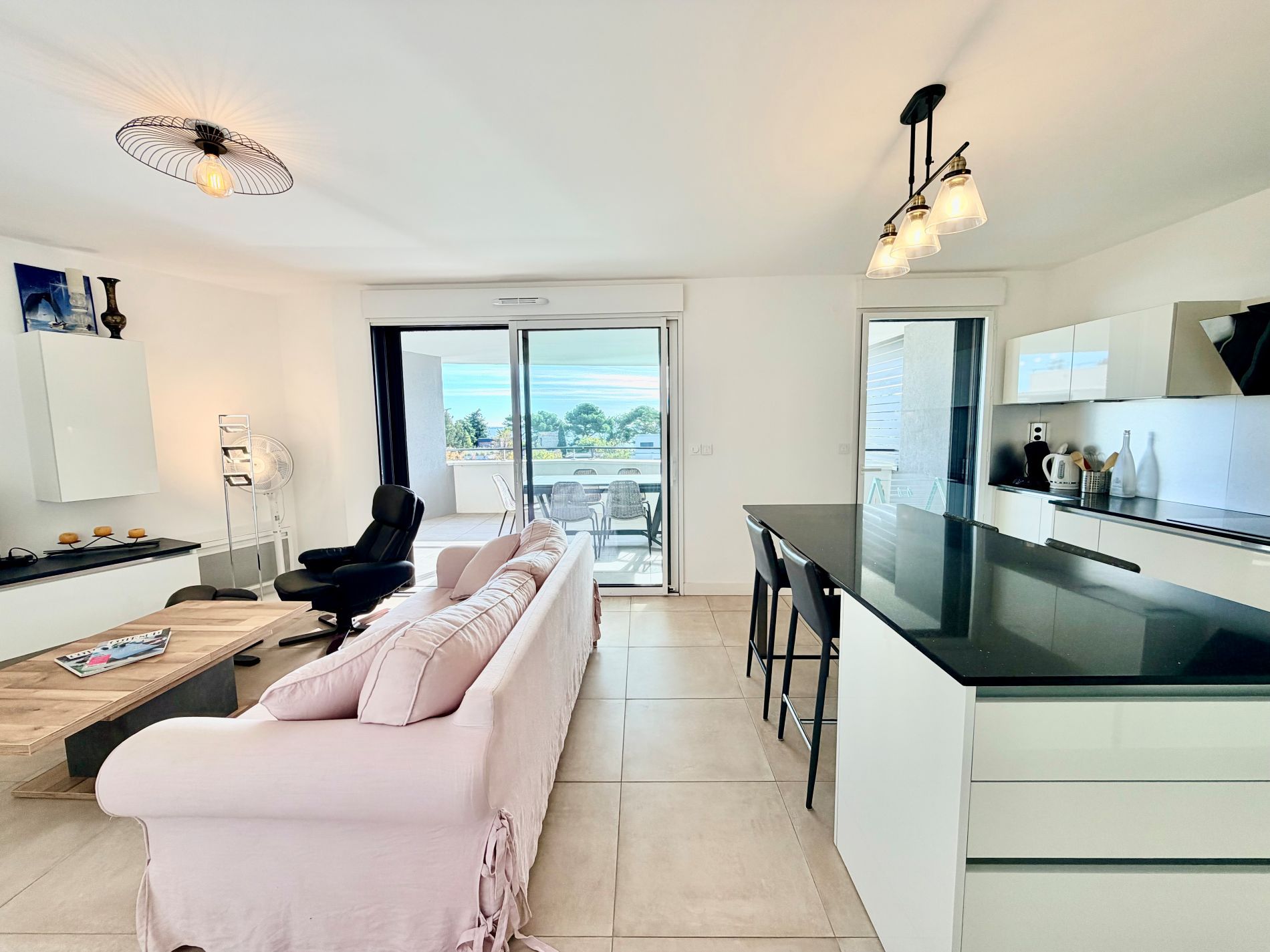 _lv_images__lot_0000000372_09_18528628