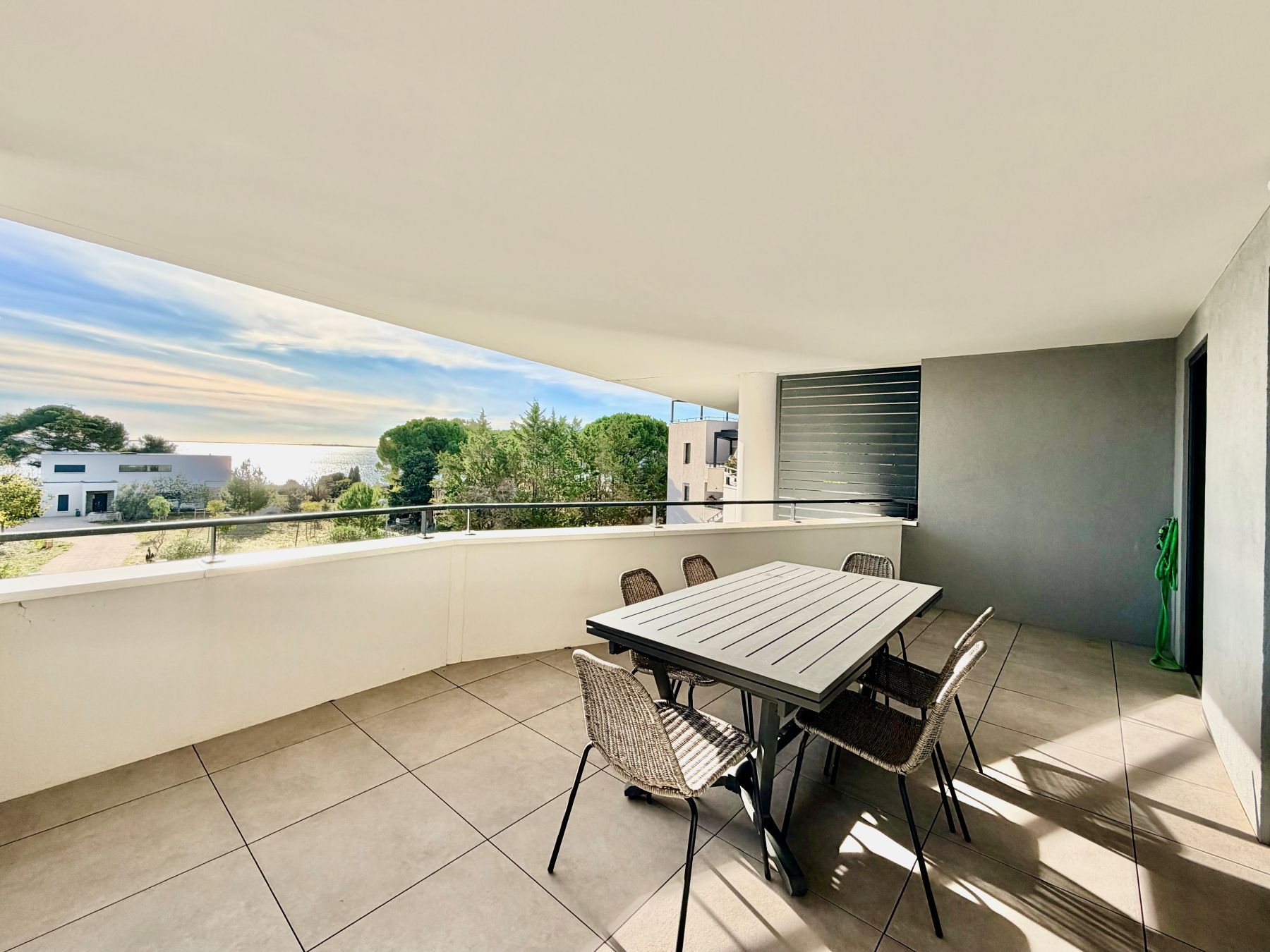 _lv_images__lot_0000000372_12_18528631