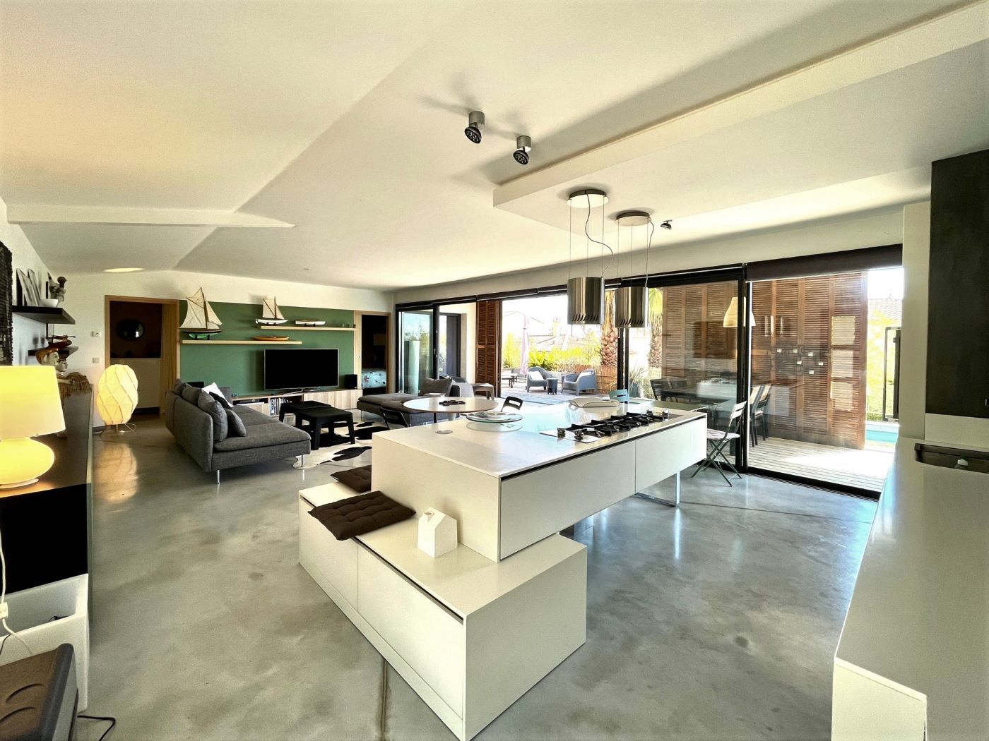 _lv_images__lot_0000000373_06_18207135