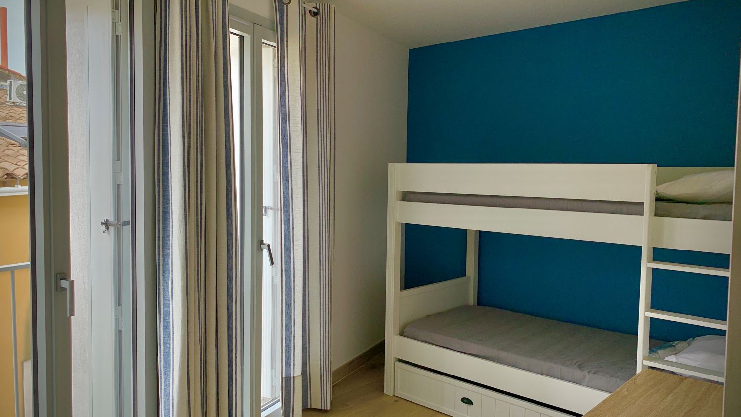 _lv_images__lot_0000000384_11_18528589