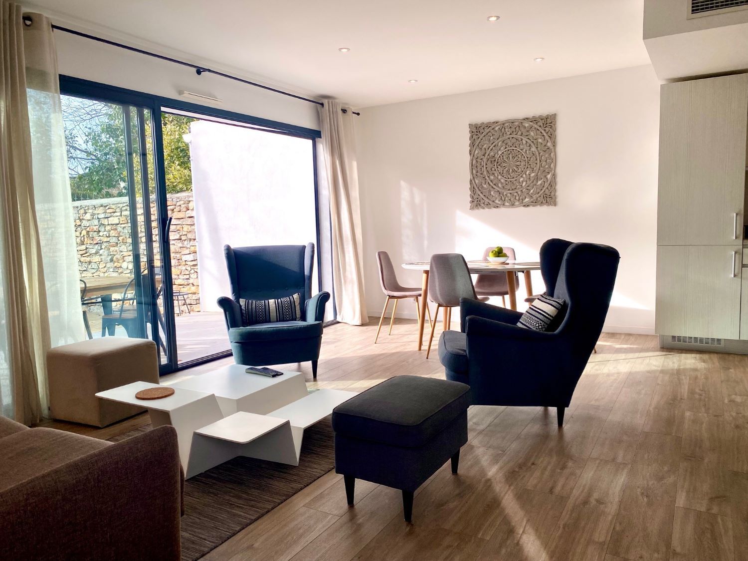 _lv_images__lot_0000000396_02_19184604