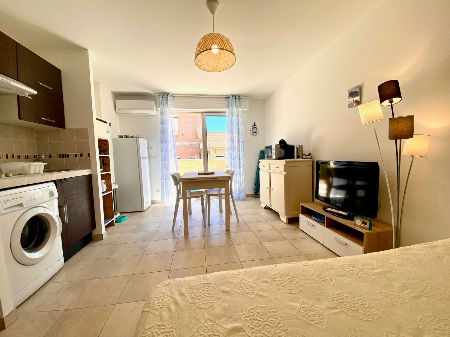 _lv_images__lot_0000000410_06_18528473