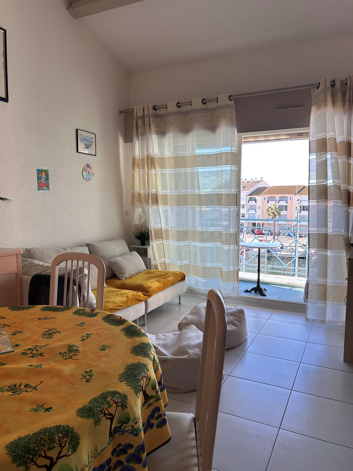 _lv_images__lot_0000000453_02_18897701