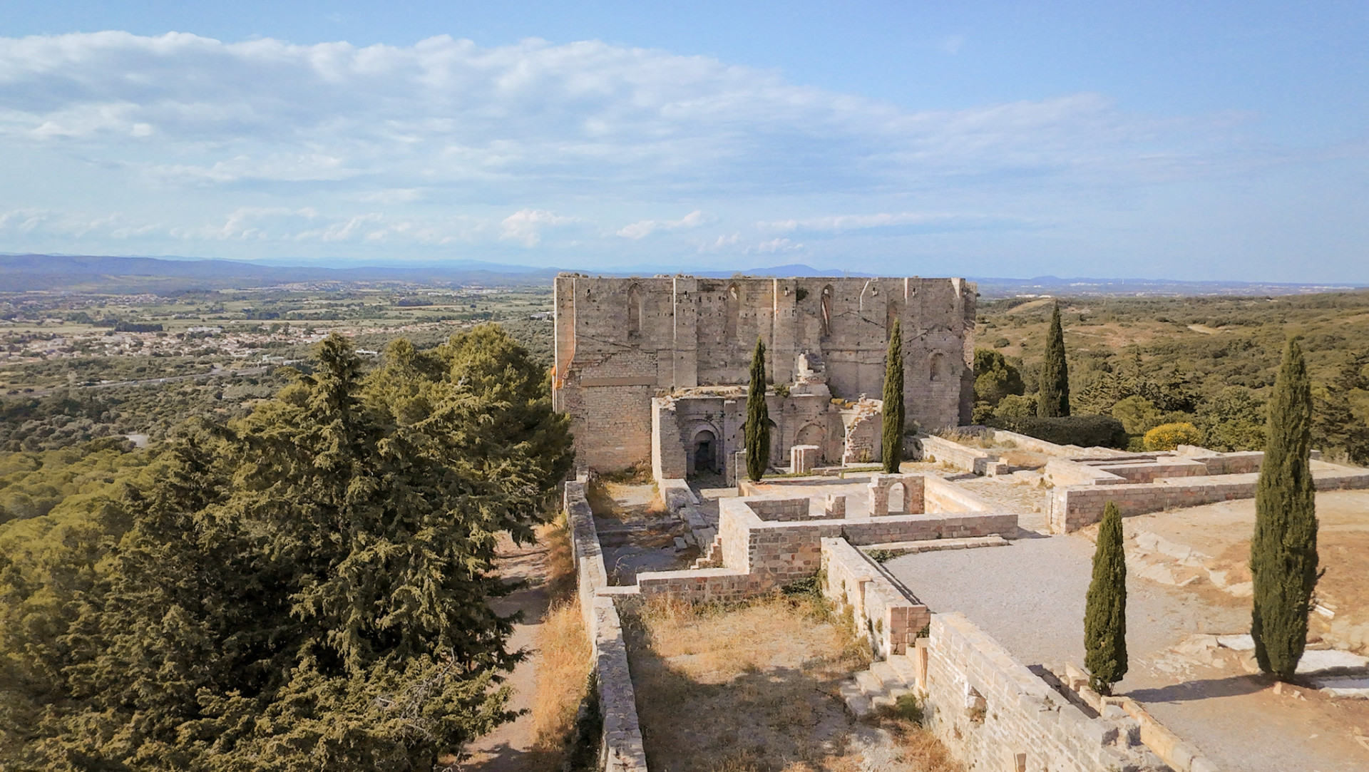vue-drone-sur-l-abbaye-saint-felix-de-montceau-a-gigean-s-grandjean-ot-thau-33409-18759005