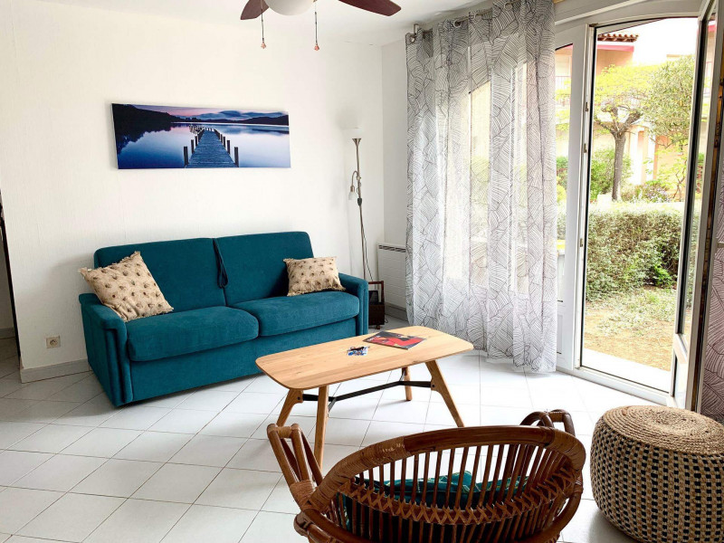 _lv_images__lot_0000000246_02_18207160