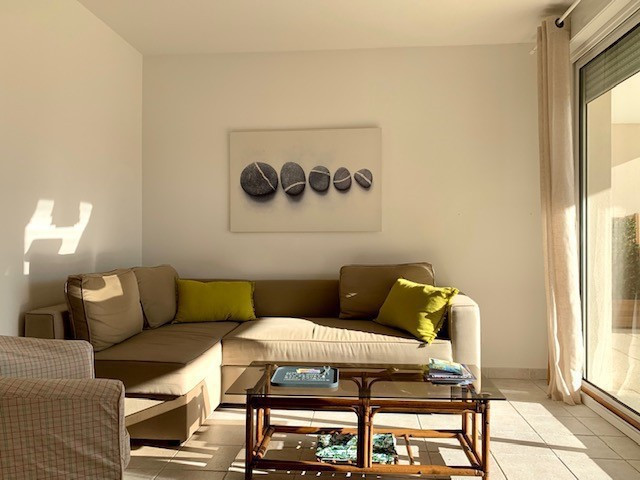 _lv_images__lot_0000000360_02_18528596