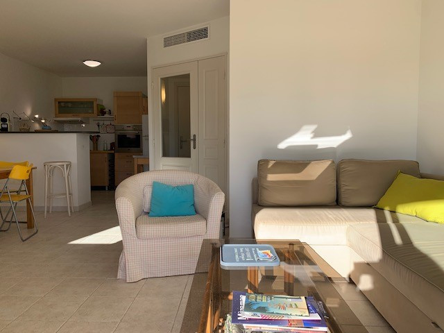 _lv_images__lot_0000000360_08_18855278