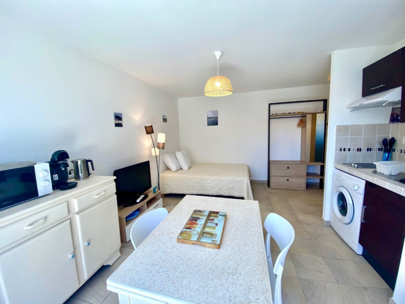 _lv_images__lot_0000000410_02_18897514