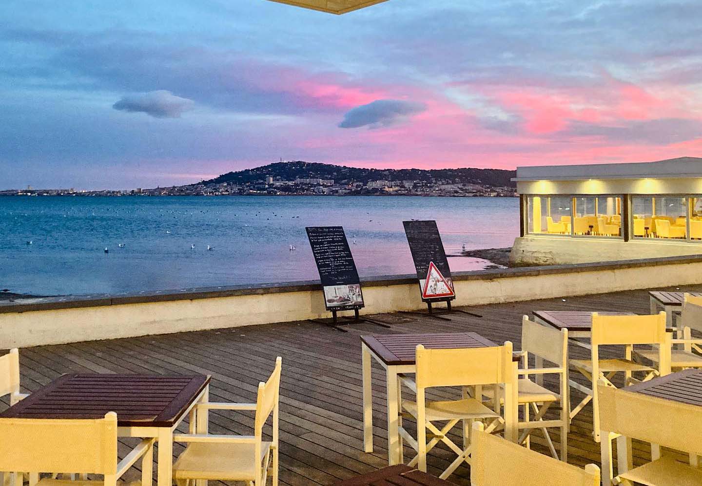 Terrasse du bar-restaurant Le Bélouga à Balaruc-les-Bains - © Le Bélouga Balaruc-les-Bains